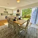 Luxohaus Luxury 4 Bedroom By Altoluxo Short Lets Serviced With Parking
