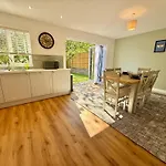 Luxohaus Luxury 4 Bedroom By Altoluxo Short Lets Serviced With Parking