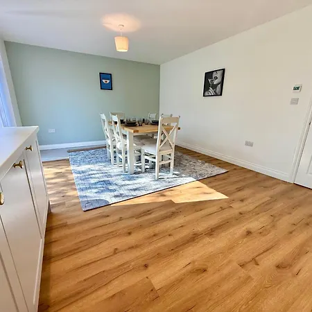 Luxohaus Luxury 4 Bedroom By Altoluxo Short Lets Serviced With Parking Nyaraló *