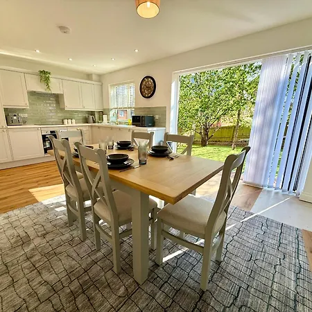 Luxohaus Luxury 4 Bedroom By Altoluxo Short Lets Serviced With Parking *