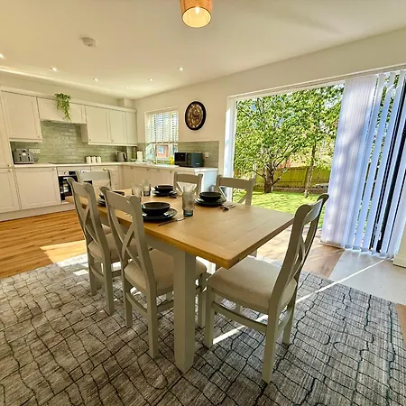 Luxohaus Luxury 4 Bedroom By Altoluxo Short Lets Serviced With Parking