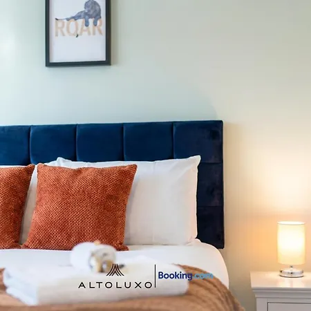 Luxohaus Luxury 4 Bedroom By Altoluxo Short Lets Serviced With Parking Nyaraló