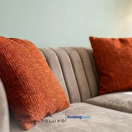 Nyaraló Luxohaus Luxury 4 Bedroom By Altoluxo Short Lets Serviced With Parking