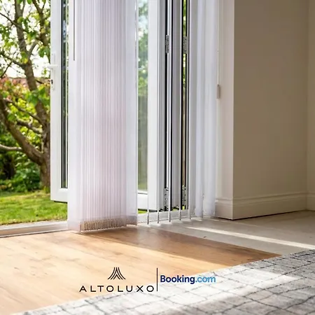 Luxohaus Luxury 4 Bedroom By Altoluxo Short Lets Serviced With Parking *