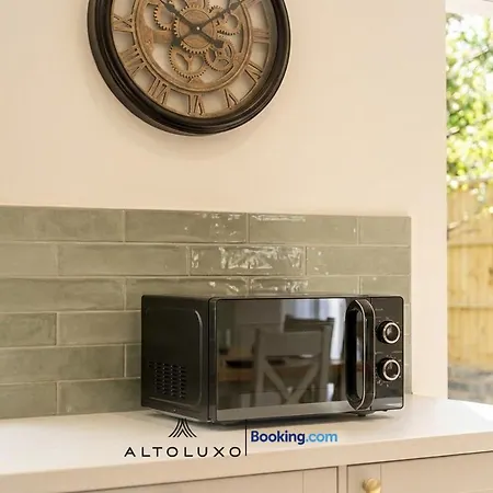 Luxohaus Luxury 4 Bedroom By Altoluxo Short Lets Serviced With Parking