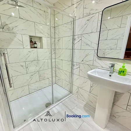 Luxohaus Luxury 4 Bedroom By Altoluxo Short Lets Serviced With Parking Bristol
