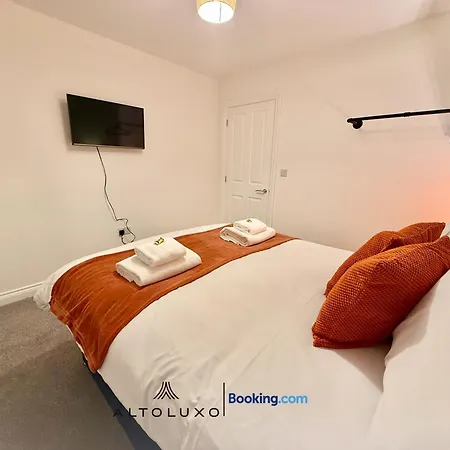 Nyaraló Luxohaus Luxury 4 Bedroom By Altoluxo Short Lets Serviced With Parking