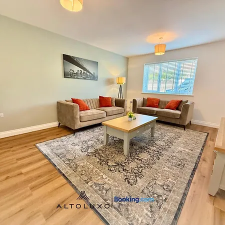Luxohaus Luxury 4 Bedroom By Altoluxo Short Lets Serviced With Parking *