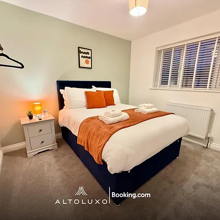 Nyaraló Luxohaus Luxury 4 Bedroom By Altoluxo Short Lets Serviced With Parking *