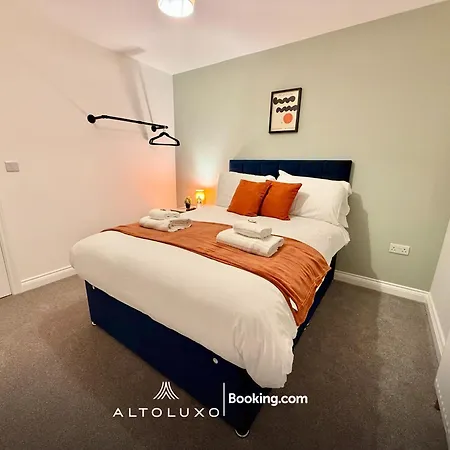 Luxohaus Luxury 4 Bedroom By Altoluxo Short Lets Serviced With Parking *