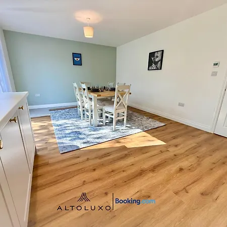 Luxohaus Luxury 4 Bedroom By Altoluxo Short Lets Serviced With Parking Bristol