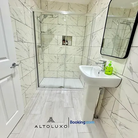Luxohaus Luxury 4 Bedroom By Altoluxo Short Lets Serviced With Parking Bristol