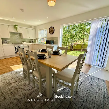 Luxohaus Luxury 4 Bedroom By Altoluxo Short Lets Serviced With Parking Nyaraló Bristol