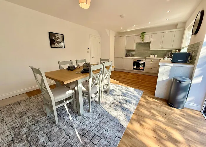 Luxohaus Luxury 4 Bedroom By Altoluxo Short Lets Serviced With Parking