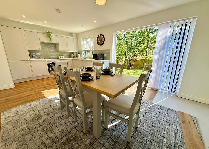 Luxohaus Luxury 4 Bedroom By Altoluxo Short Lets Serviced With Parking *