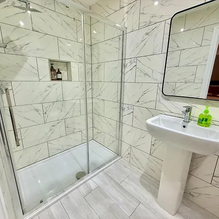 Luxohaus Luxury 4 Bedroom By Altoluxo Short Lets Serviced With Parking