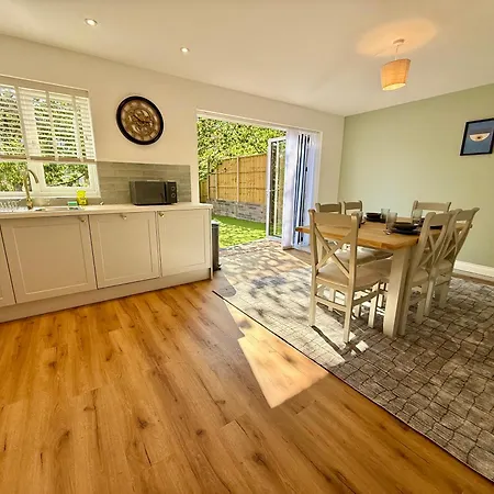 Luxohaus Luxury 4 Bedroom By Altoluxo Short Lets Serviced With Parking