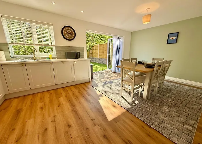 Luxohaus Luxury 4 Bedroom By Altoluxo Short Lets Serviced With Parking