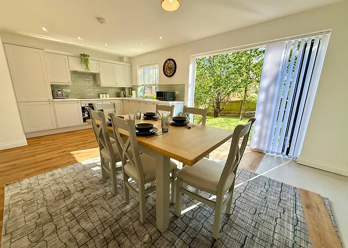 Luxohaus Luxury 4 Bedroom By Altoluxo Short Lets Serviced With Parking